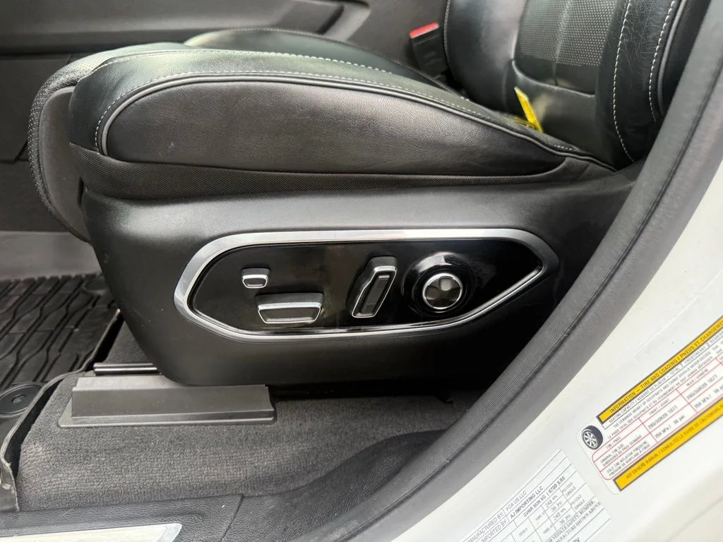 Used 2021 White/off-white Jeep Overland image 13