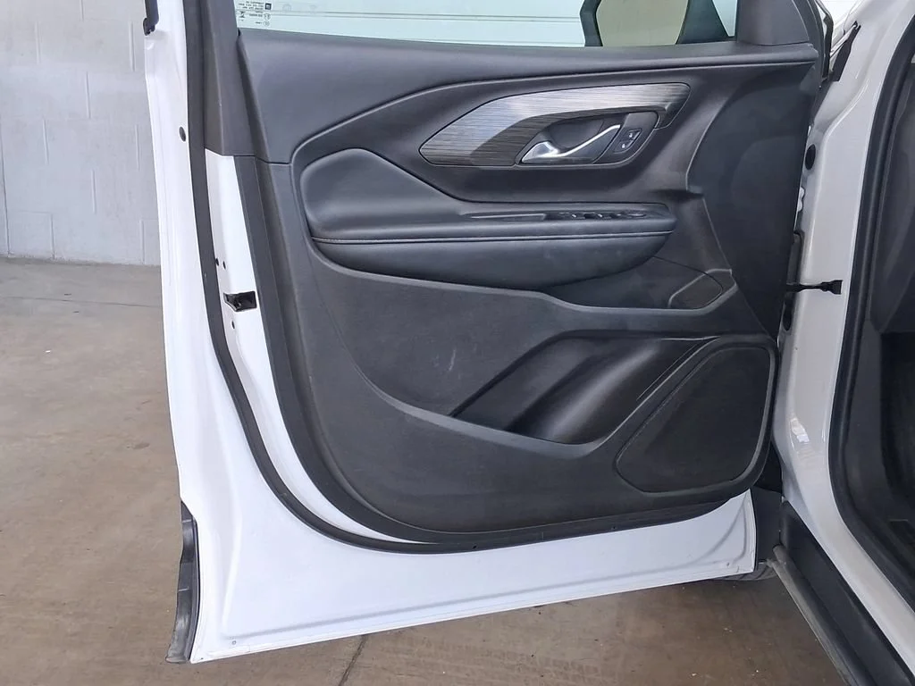Used 2024 Summit White GMC SLE image 16