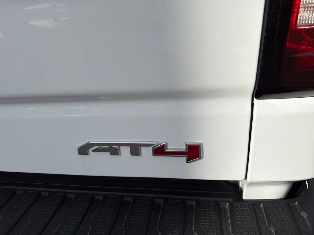 New 2026 Summit White GMC AT4 image 38