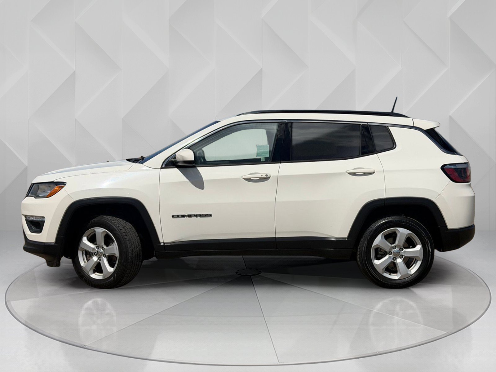 Used 2018 Jeep Compass Latitude with VIN 3C4NJDBBXJT481744 for sale in Stockton, CA