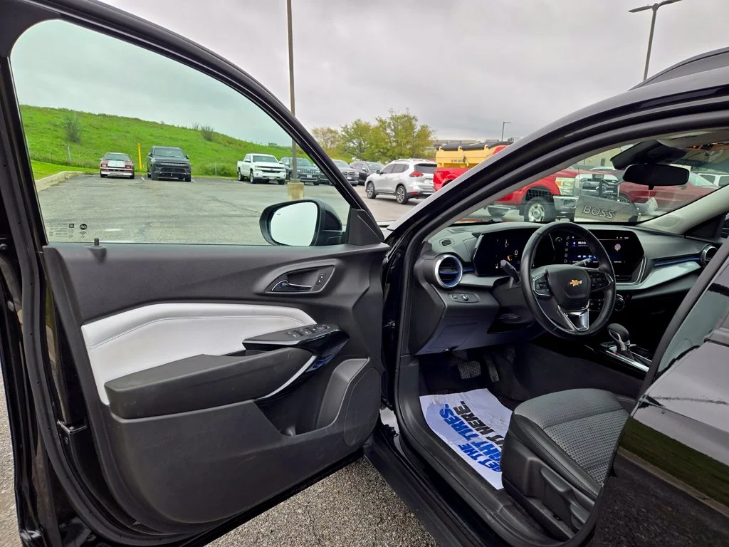 Used 2025 Black Chevrolet LT image 12