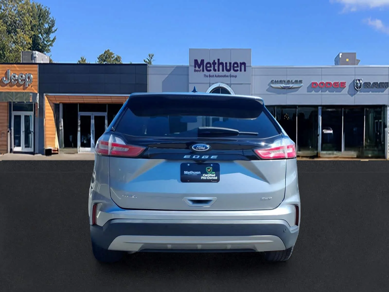 Used 2023 Iconic Silver Ford SEL image 6
