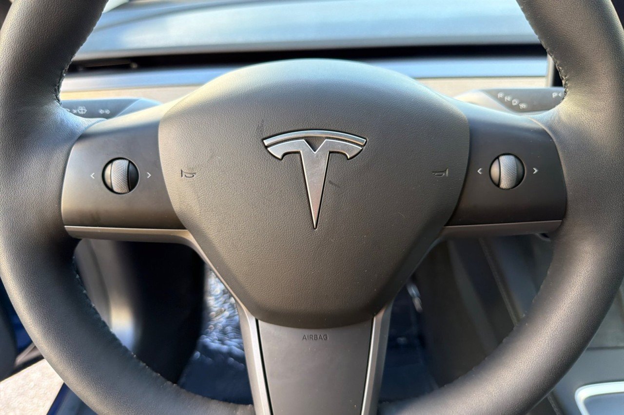 Used 2021  Tesla Standard Range Plus image 21