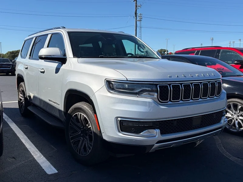 Used 2022 Silver JEEP SERIES III image 1