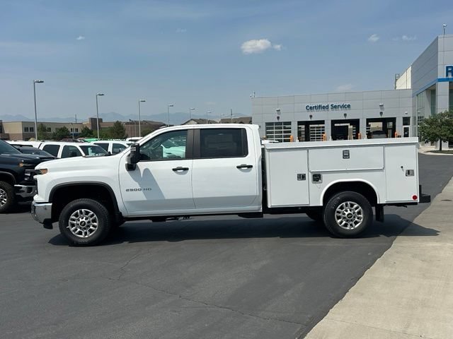 New 2026 Summit White Chevrolet WT image 2