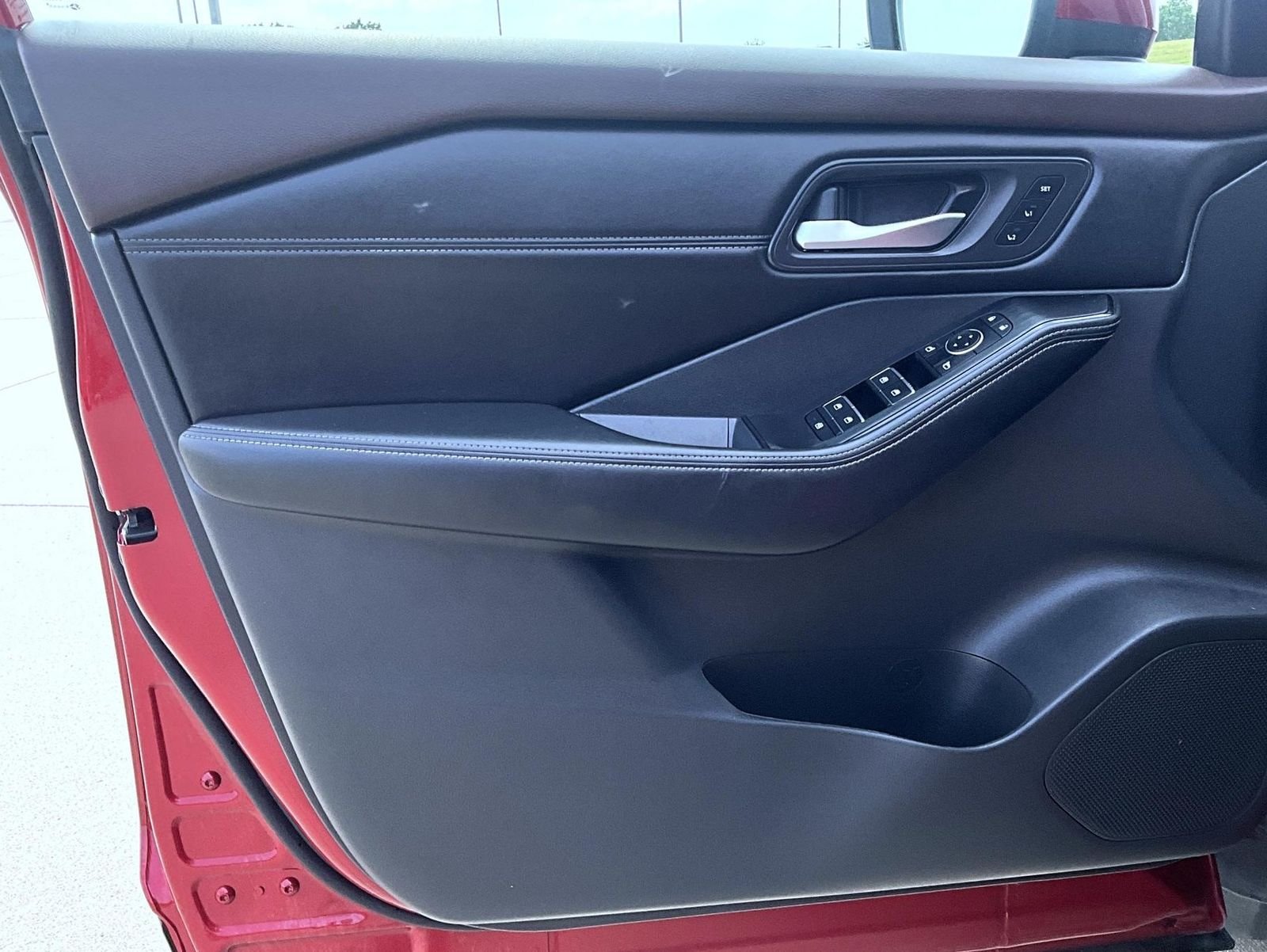 Used 2023 Red Nissan SL image 9