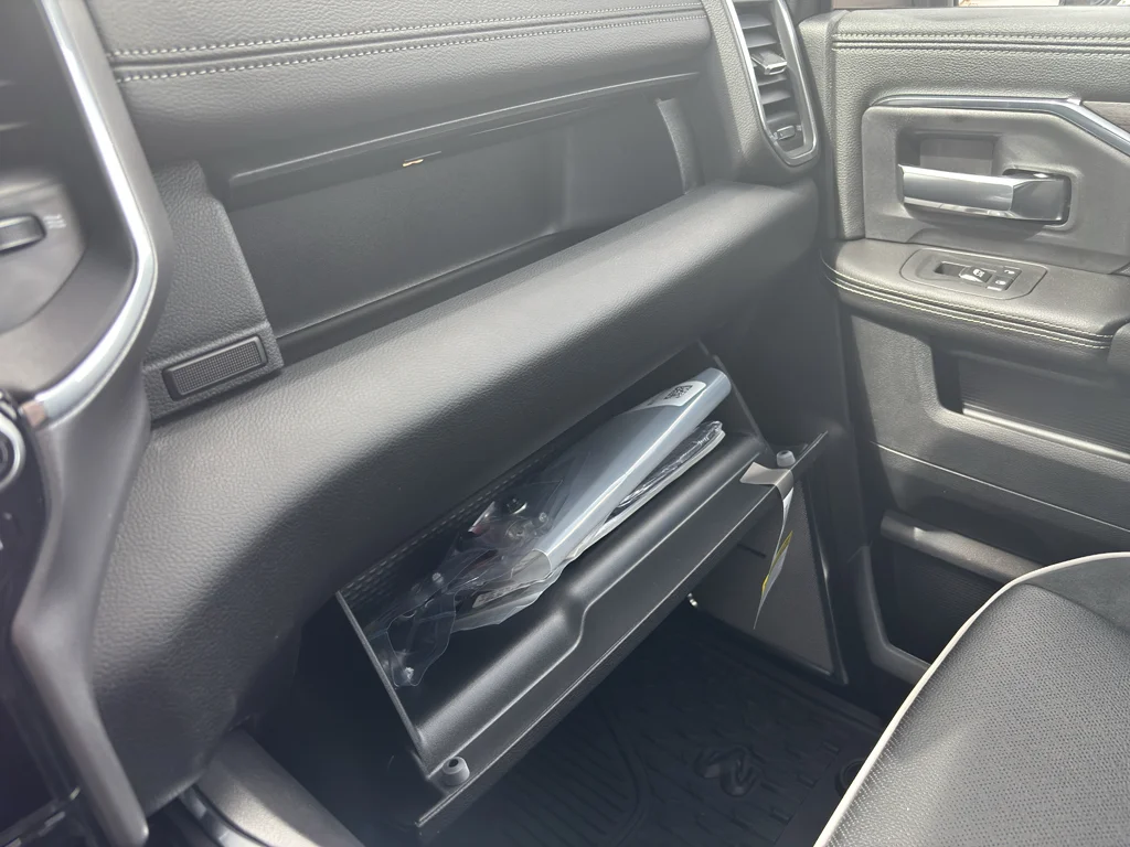 New 2026 Granite Crystal Metallic Clear-Coat Exterior Paint RAM Laramie image 35