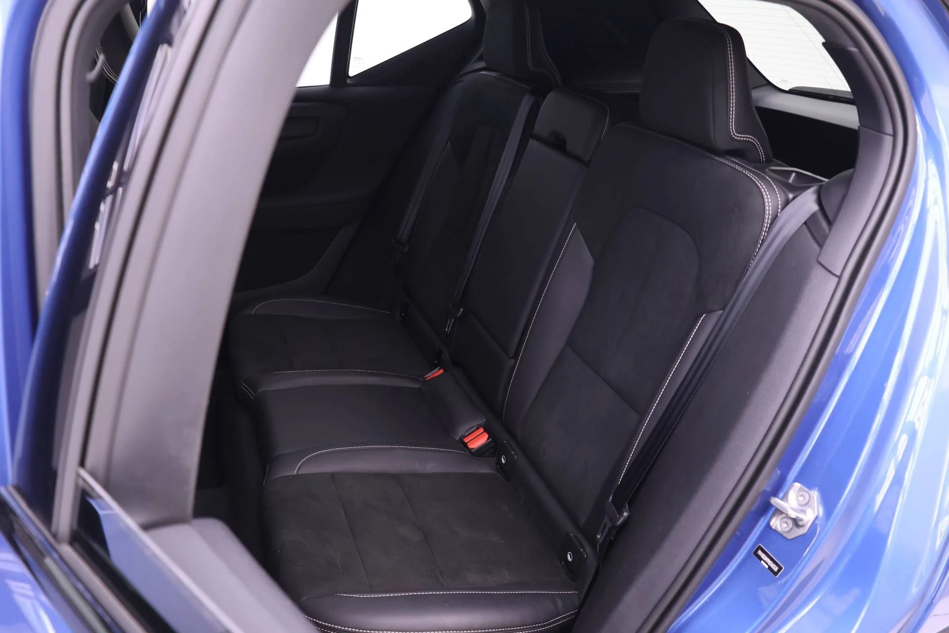 Used 2021 Blue Volvo R-Design image 15
