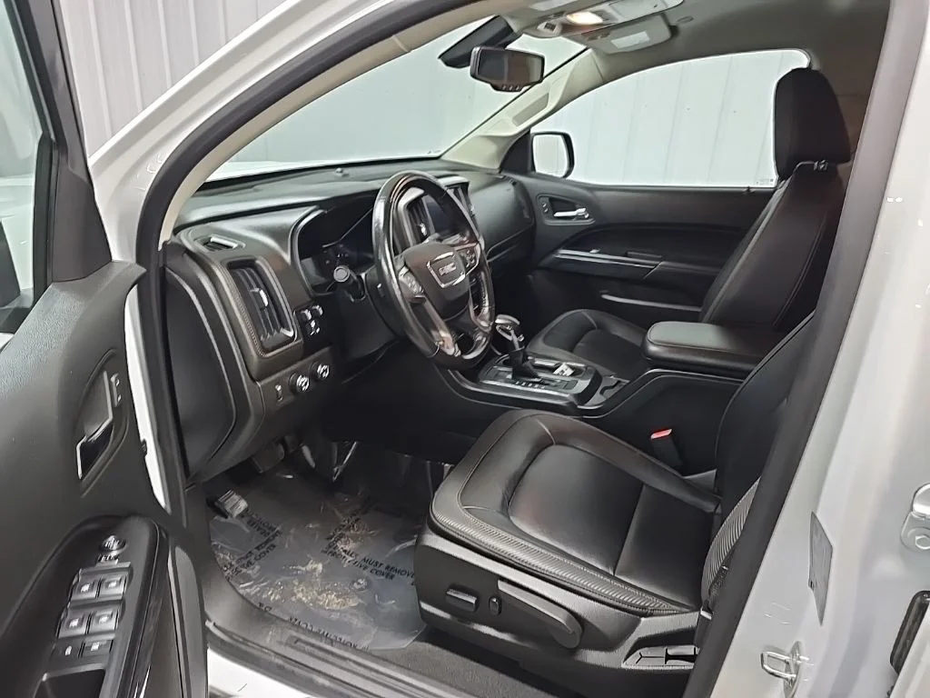 Used 2022 White GMC AT4 w/Leather image 28