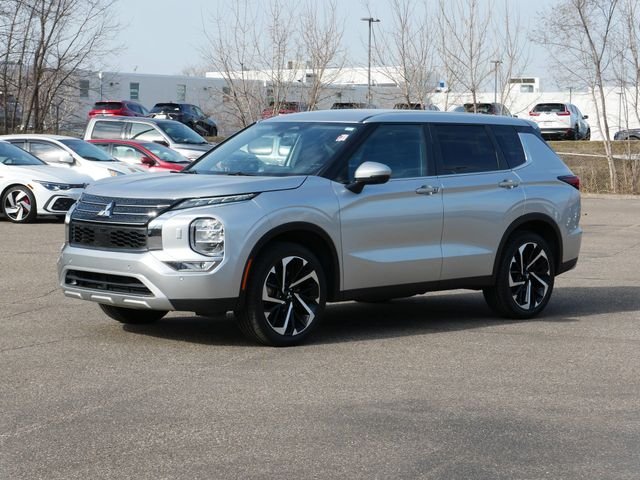 Used 2024 Mitsubishi Outlander SE with VIN JA4J4VA84RZ014240 for sale in White Bear Lake, Minnesota