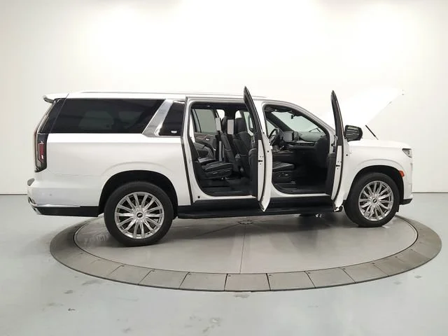 Used 2021 CRYSTAL WHITE TRICOAT Cadillac Premium Luxury image 16