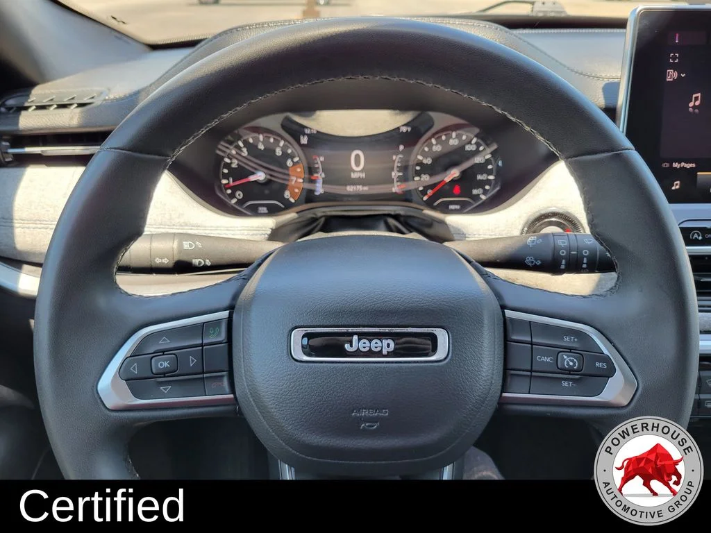 Used 2024 White Jeep Latitude image 32