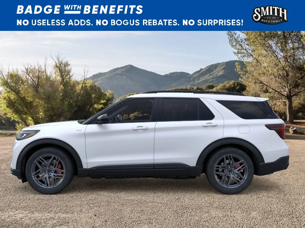 New 2026 Star White Metallic Tri-Coat Ford ST-Line image 4