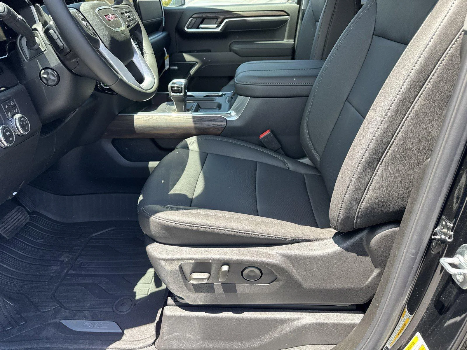 New 2026 Onyx Black GMC SLT image 15