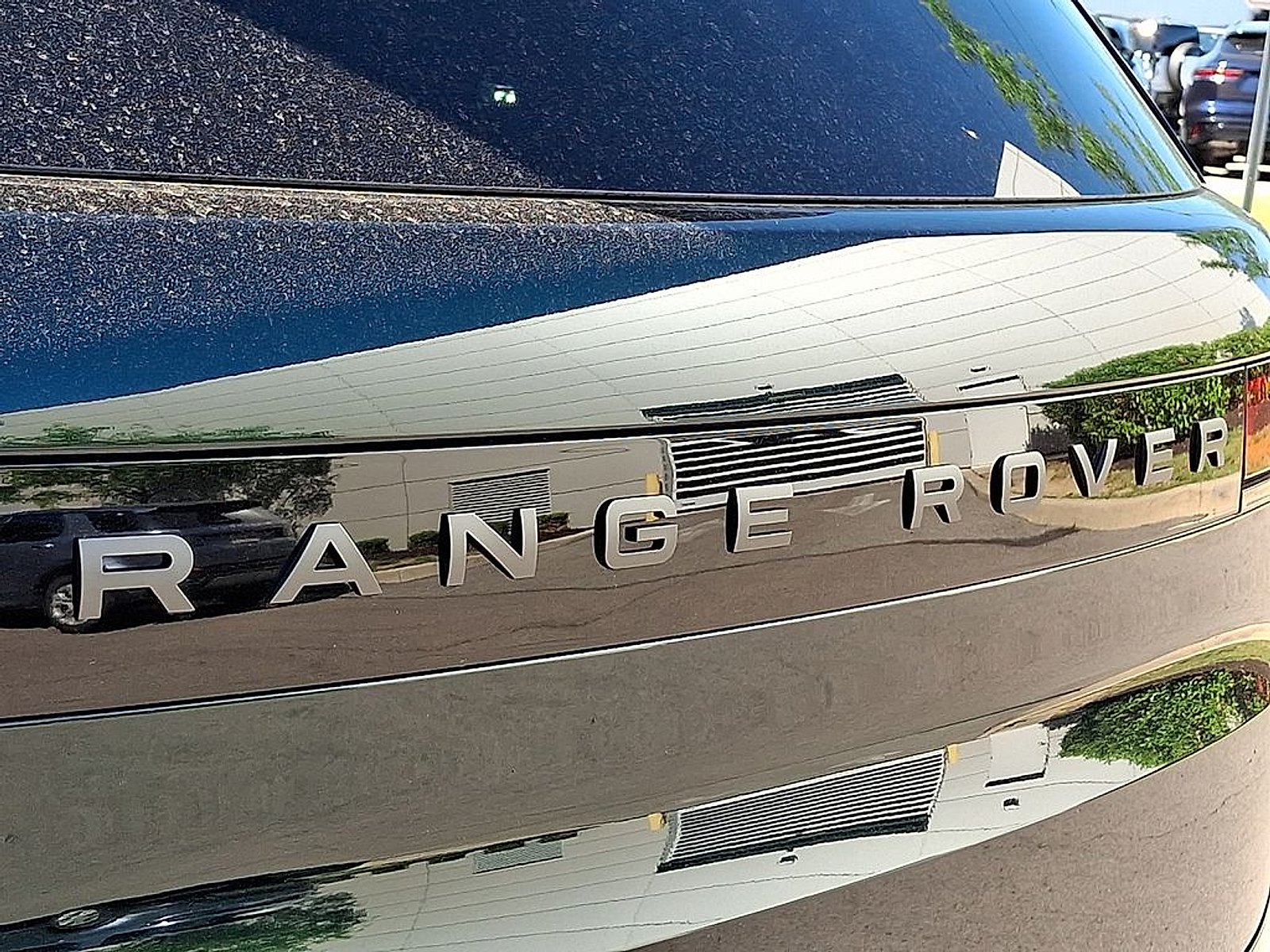 New 2026  Land Rover P400 Dynamic SE image 21