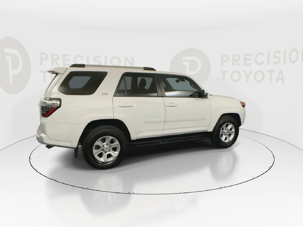 Used 2022 White Toyota SR5 image 22