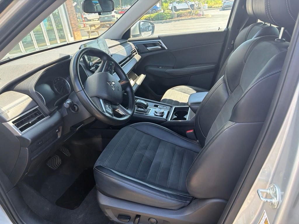 Used 2024 Silver Mitsubishi SE image 7