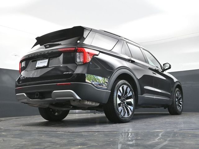 Used 2025 Black Metallic Ford Platinum image 37