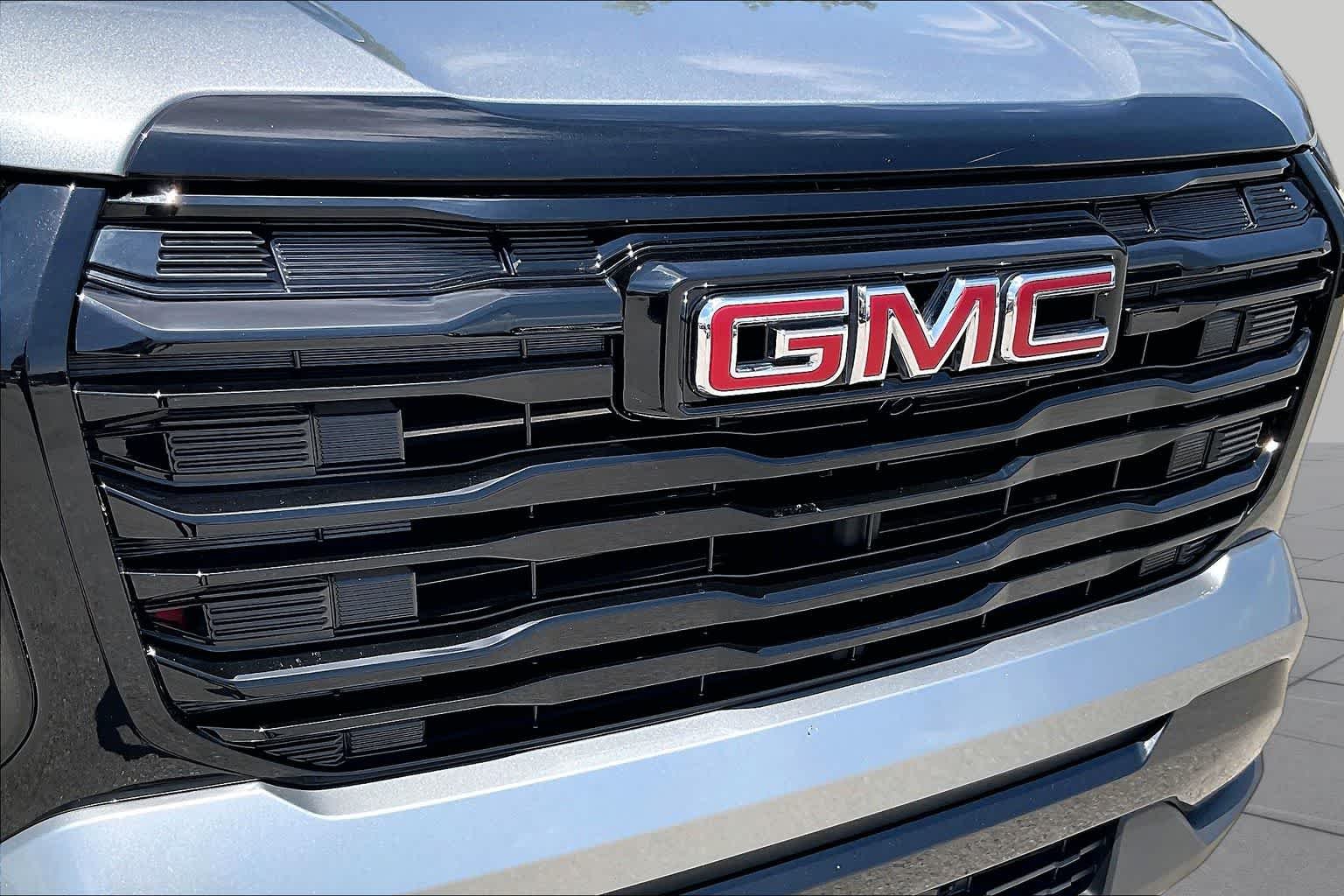 Used 2026 Sterling Metallic GMC AWD Elevation image 29