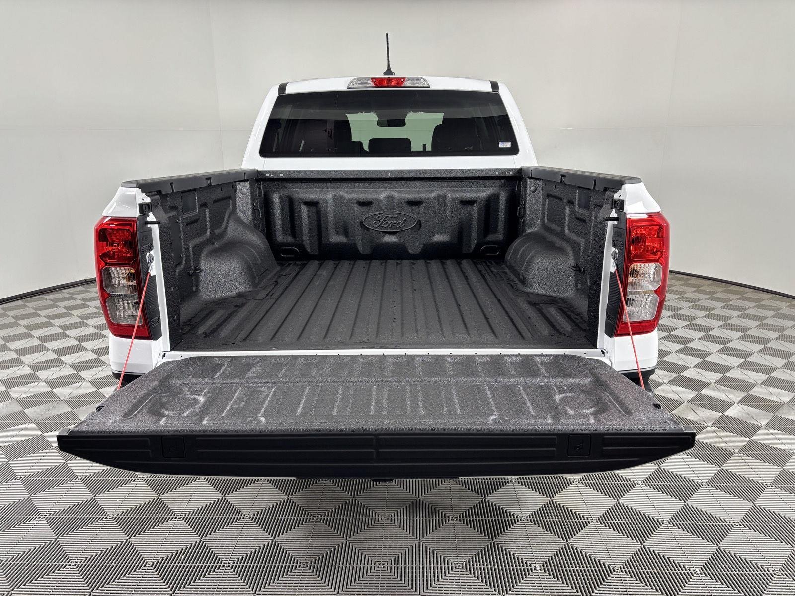 Used 2026 Oxford White Ford XL image 5