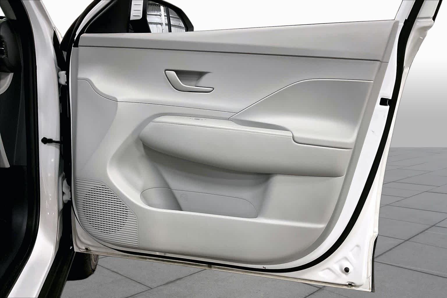 Used 2024 Atlas White Hyundai SEL image 22