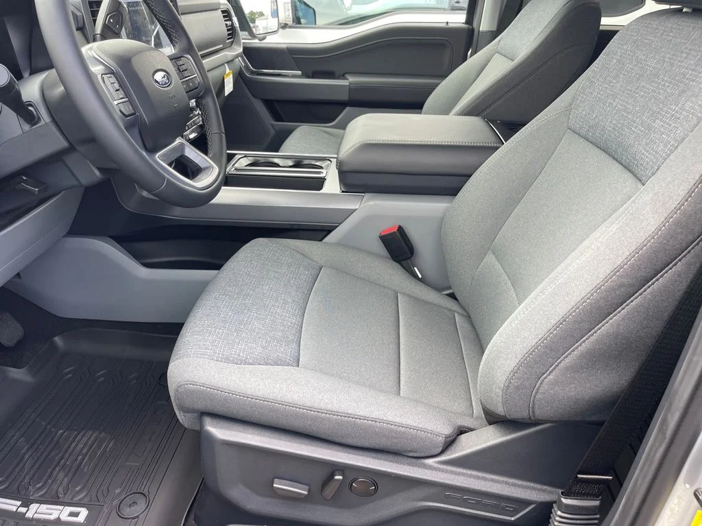 New 2026 Iconic Silver Metallic Ford XLT image 7
