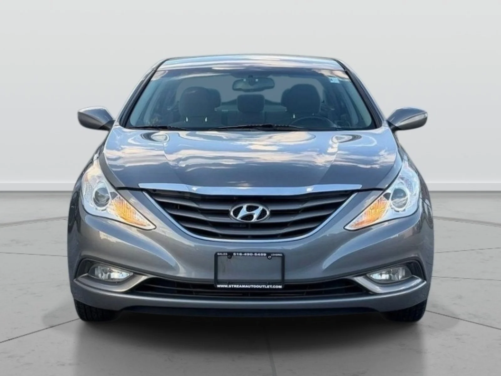 Used 2013 Gray Hyundai GLS image 2