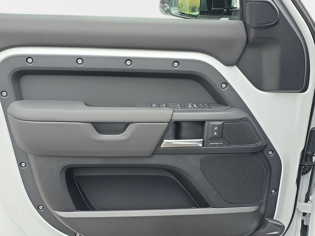 New 2026 Fuji White LAND ROVER S image 27