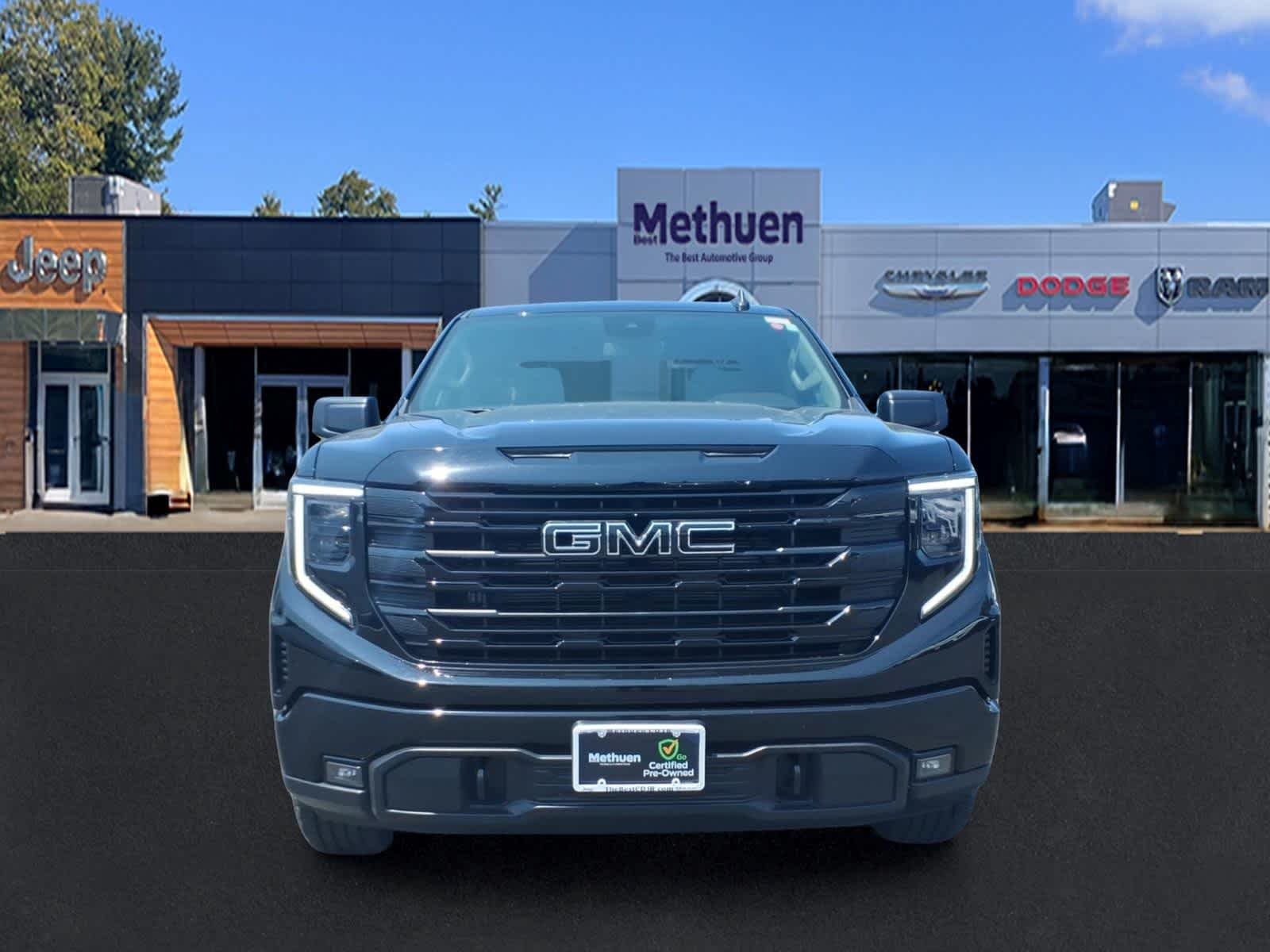 Used 2024 Onyx Black GMC Elevation image 10