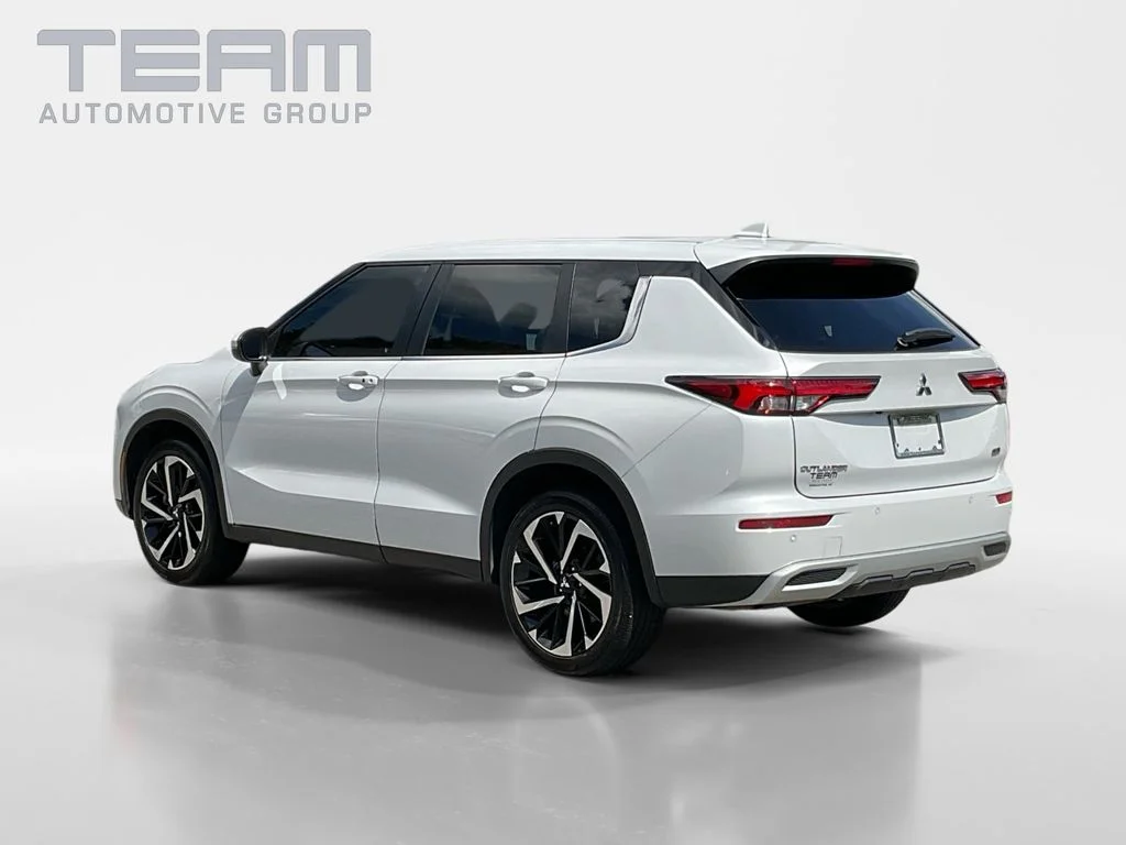 Used 2023 White Mitsubishi SE Special Edition image 5
