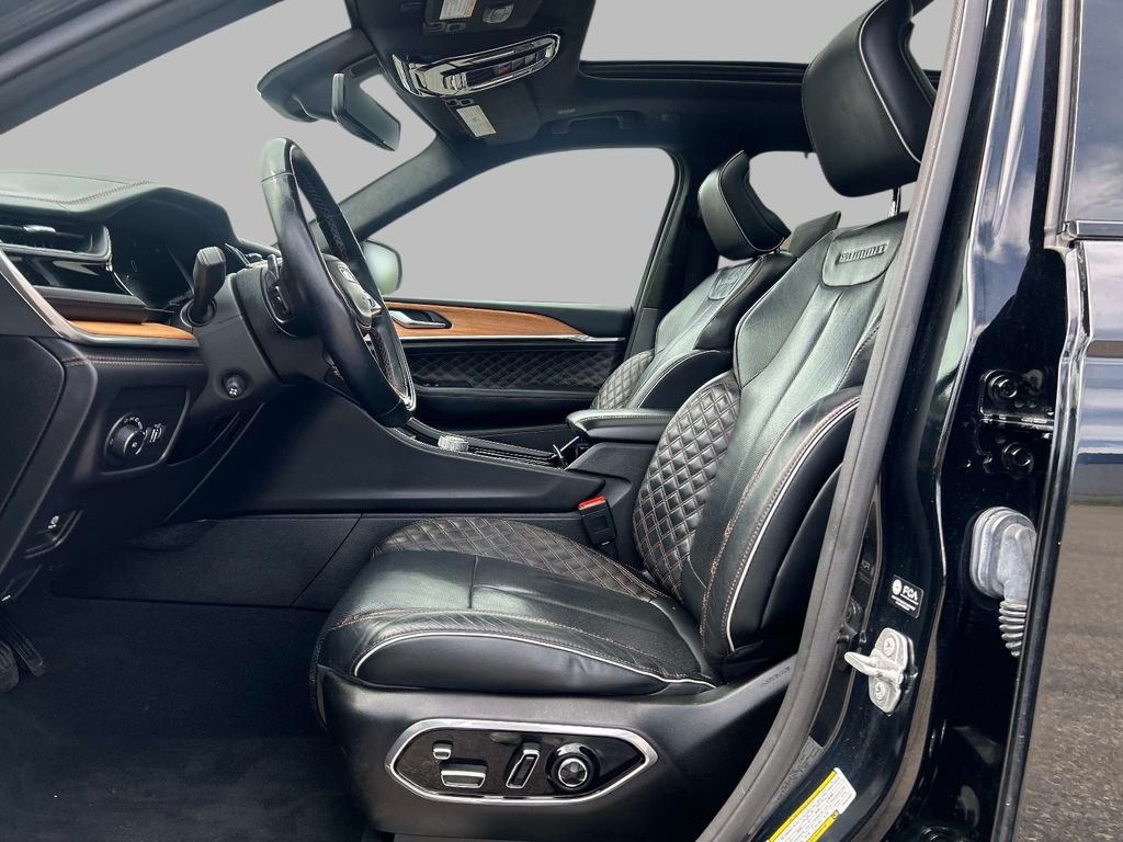 Used 2023 Black Jeep Summit Reserve image 18