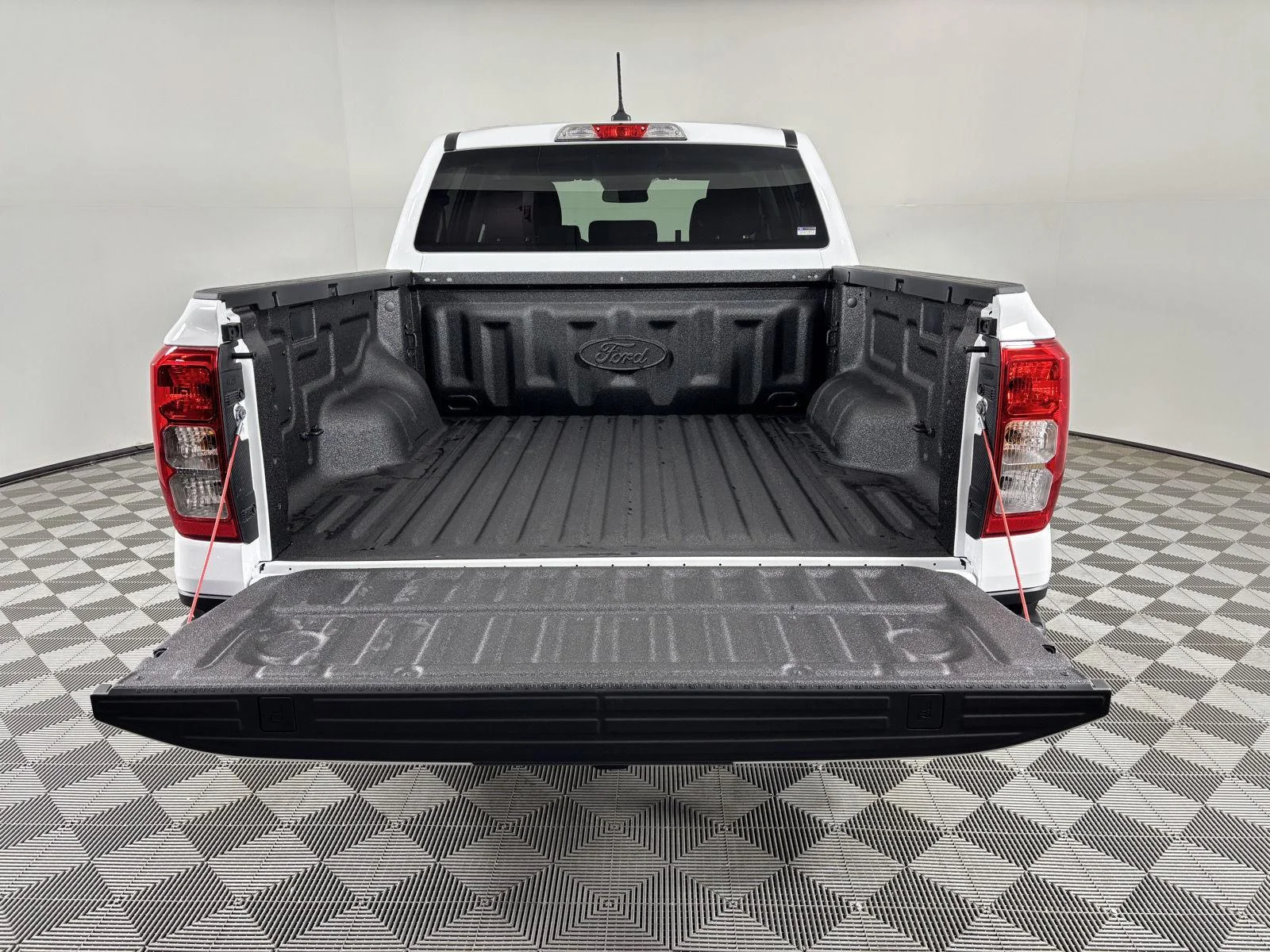 Used 2026 Oxford White Ford XL image 5
