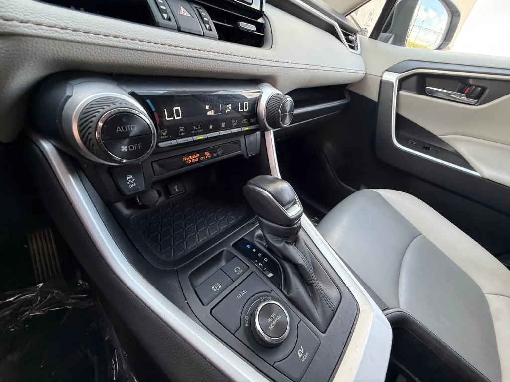 Used 2022 Silver Toyota XLE Premium image 22