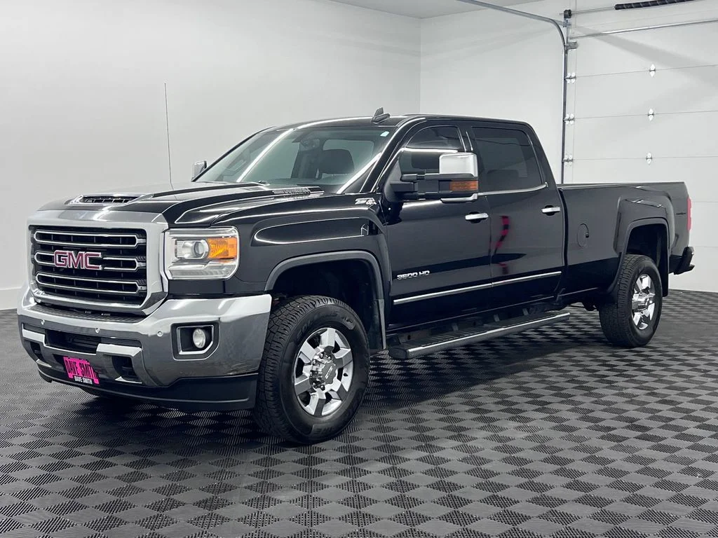 Used 2019 Onyx Black GMC SLT image 1