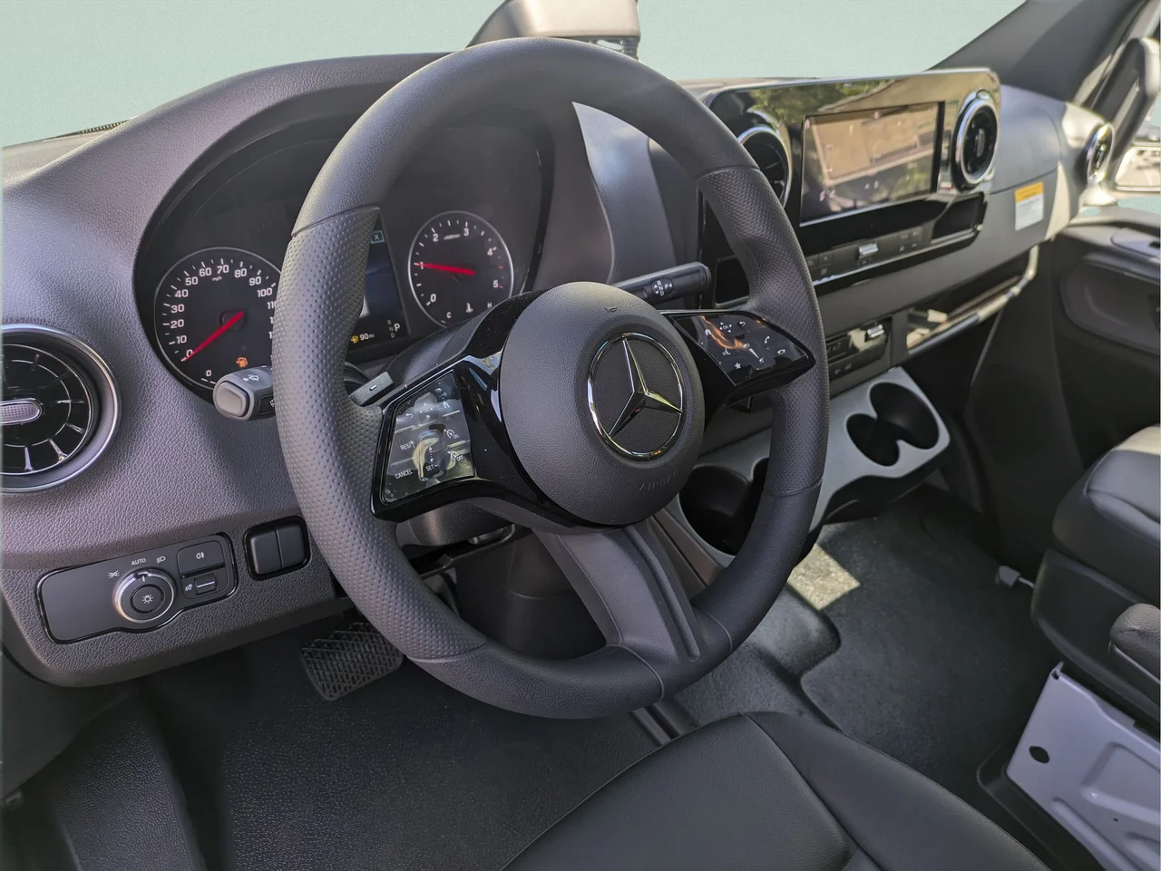 New 2026  Mercedes-Benz Cargo 144 WB image 4