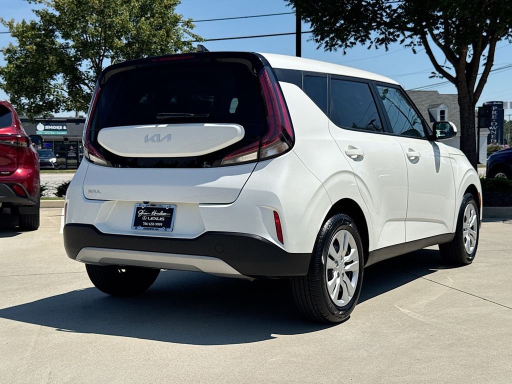 Used 2025 Snow White Pearl Kia LX image 8