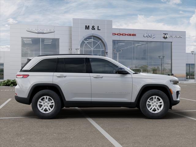 New 2025 Bright White Clear-Coat Exterior Paint Jeep Laredo image 67