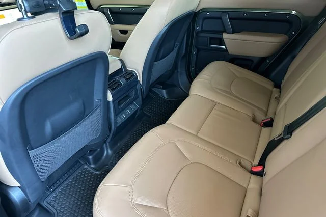 New 2026 Woolstone Green Land Rover X-Dynamic SE image 11