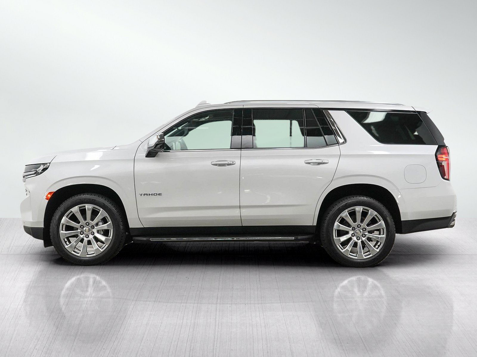Used 2021 Chevrolet Tahoe Premier with VIN 1GNSKSKD2MR354626 for sale in White Bear Lake, Minnesota