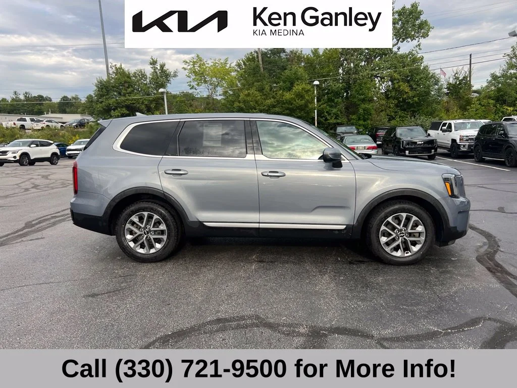 Used 2024 Silver Kia LX image 8