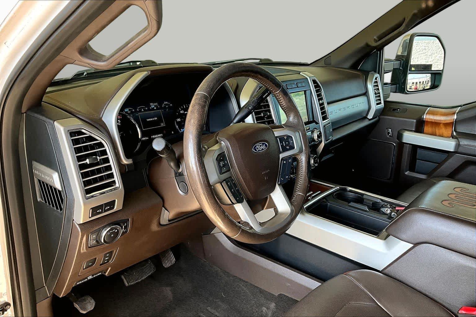 Used 2017 White Platinum Metallic Tri-Coat/Caribou Ford King Ranch image 17