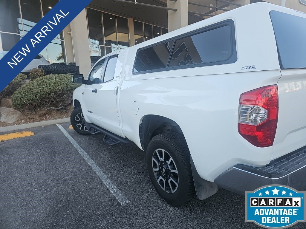 Used 2014 Super White Toyota SR5 image 21