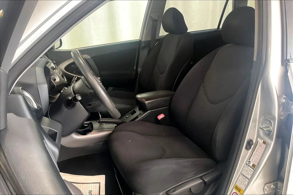 Used 2008 Silver Toyota Sport image 24