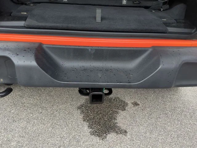 Used 2020 Orange Jeep Sport S image 27