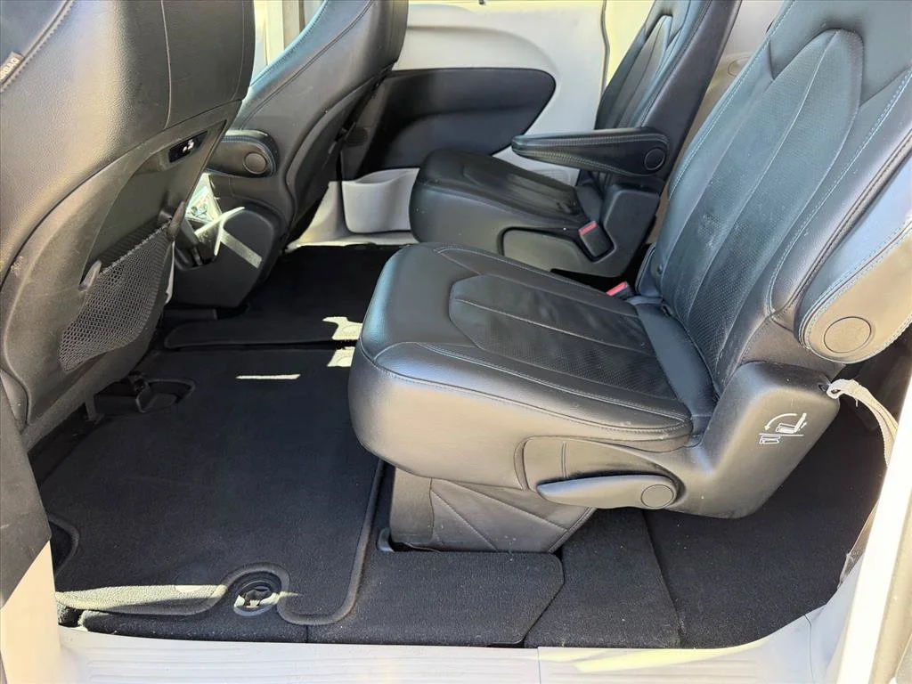 Used 2021 White Chrysler Touring L image 10