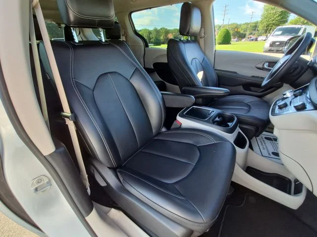 Used 2024 Silver Chrysler Touring L image 34