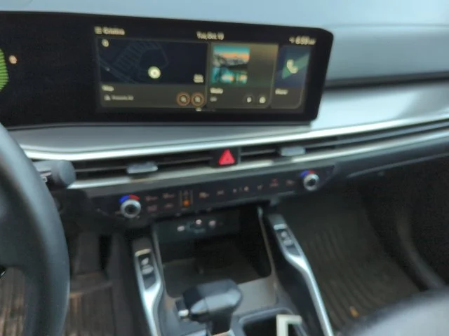 Used 2025 White Kia S image 8