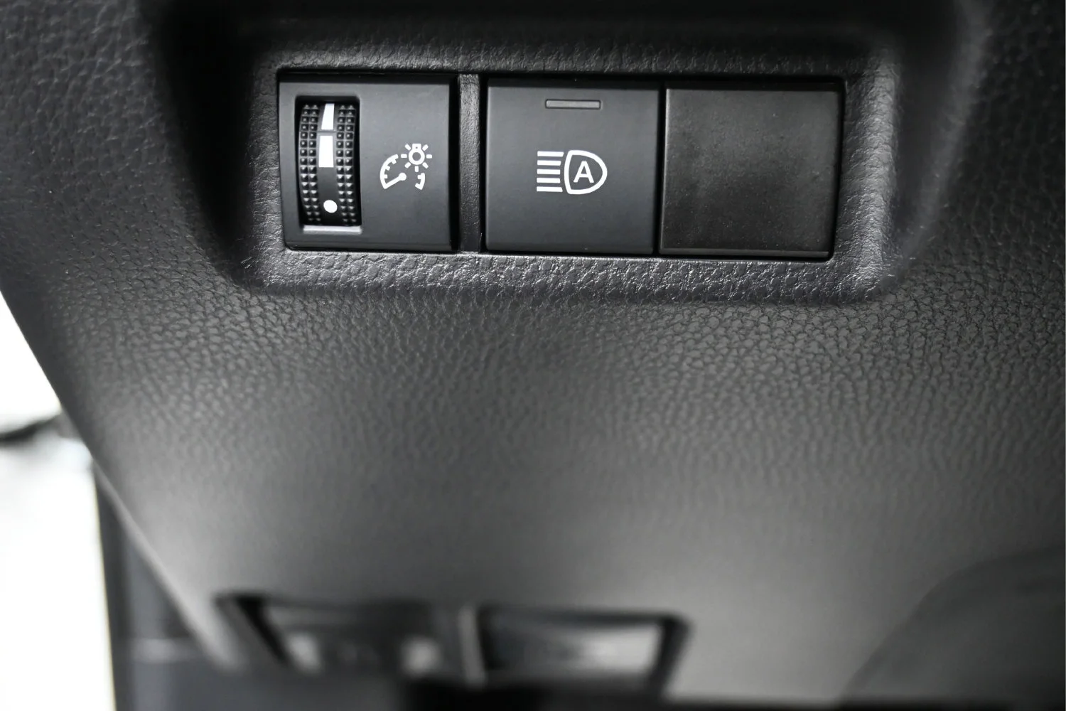 Used 2025 White Toyota XLE image 21