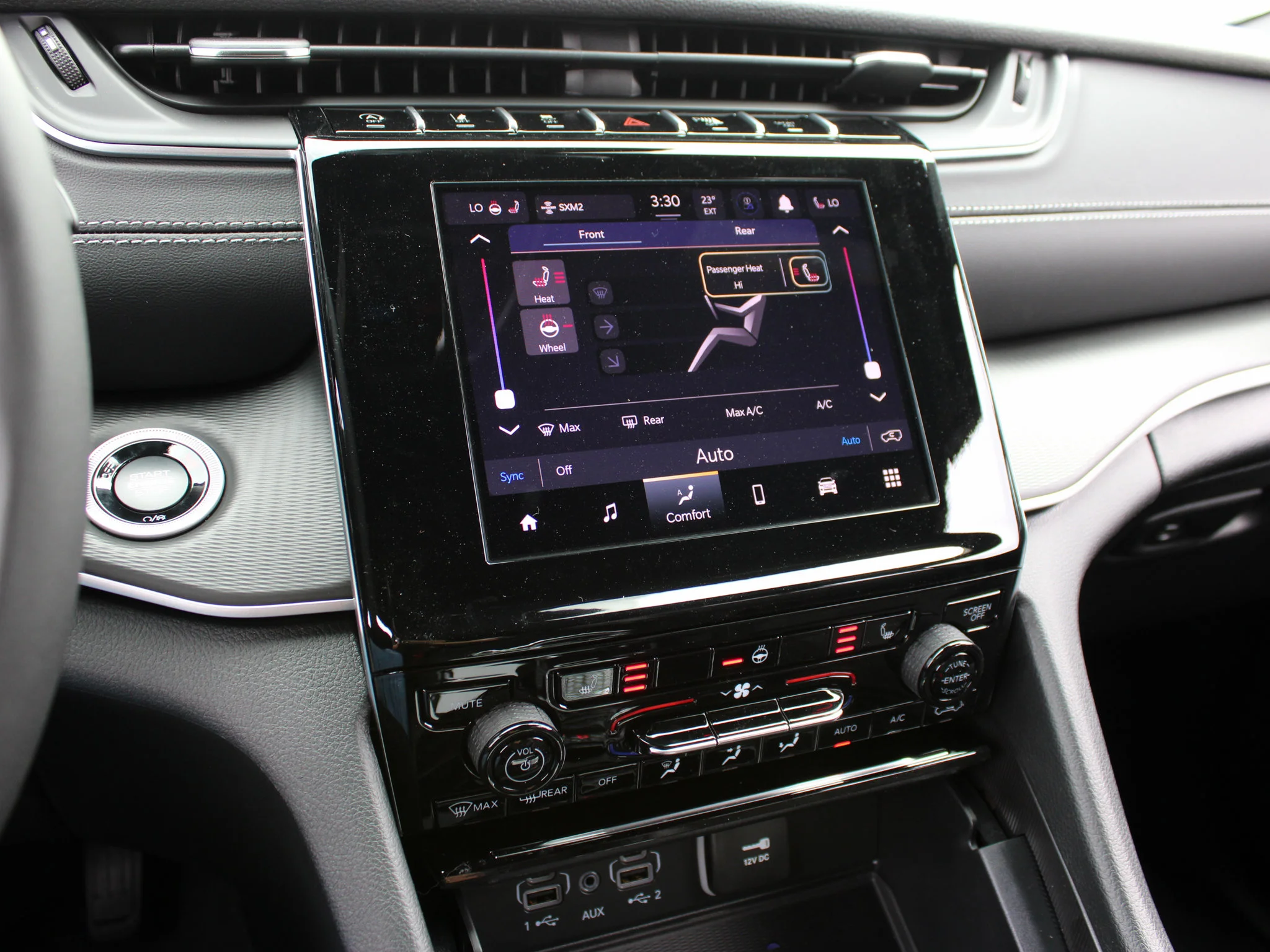 New 2025 Silver Jeep Altitude* 4x4, Sunroof, Heated Leather, Wireless Charging Pad image 18