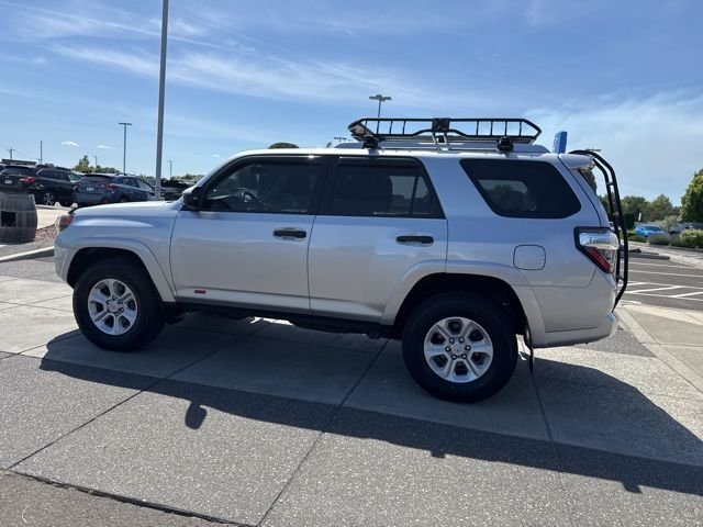 Used 2016 Classic Silver Metallic Toyota SR5 4X4 image 10